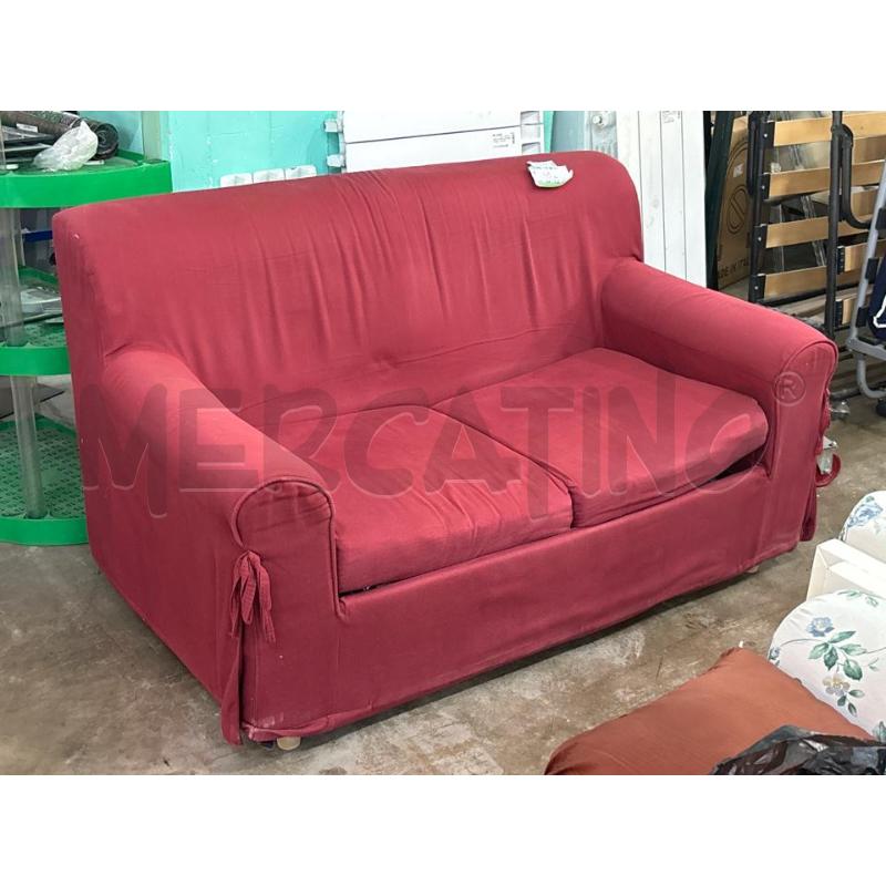 DIVANETTO 2 POSTI LETTO ROSSO | Mercatino dell'Usato Pomezia 1