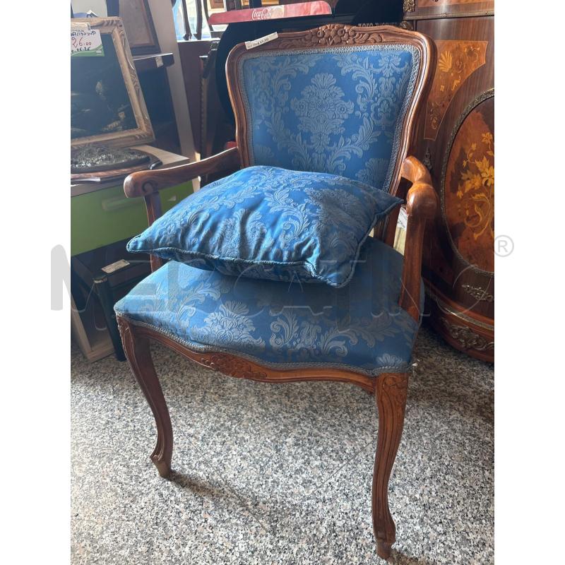POLTRONCINA LEGNO DAMASCATA BLU CON CUSCINO | Mercatino dell'Usato Pomezia 1