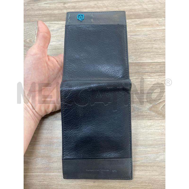 PORTA FOGLIO PIQUADRO NERO  PARTE IN AZZURRO SIMBOLO ACCAIO  | Mercatino dell'Usato Pomezia 4