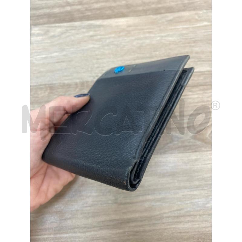 PORTA FOGLIO PIQUADRO NERO  PARTE IN AZZURRO SIMBOLO ACCAIO  | Mercatino dell'Usato Pomezia 5