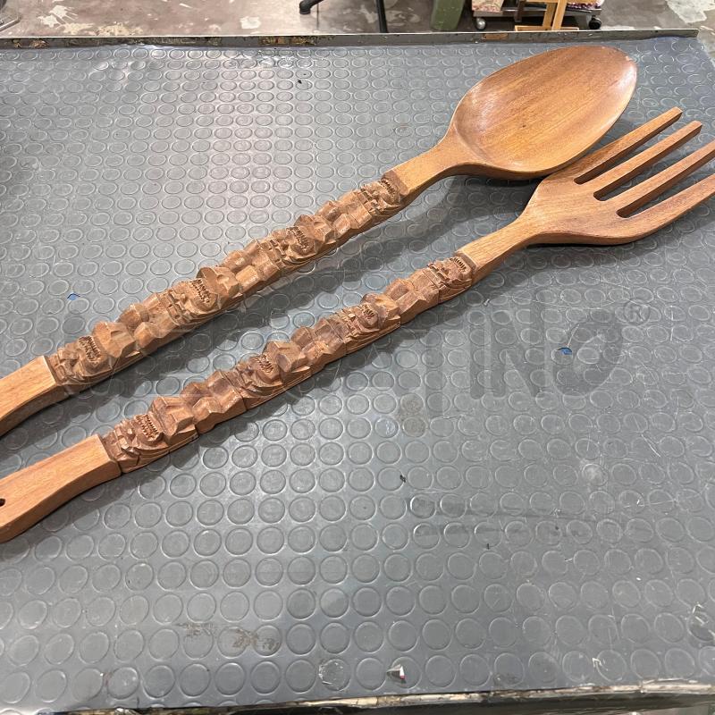POSATE PZ 2 LEGNO GRANDI INCISE | Mercatino dell'Usato Pomezia 1
