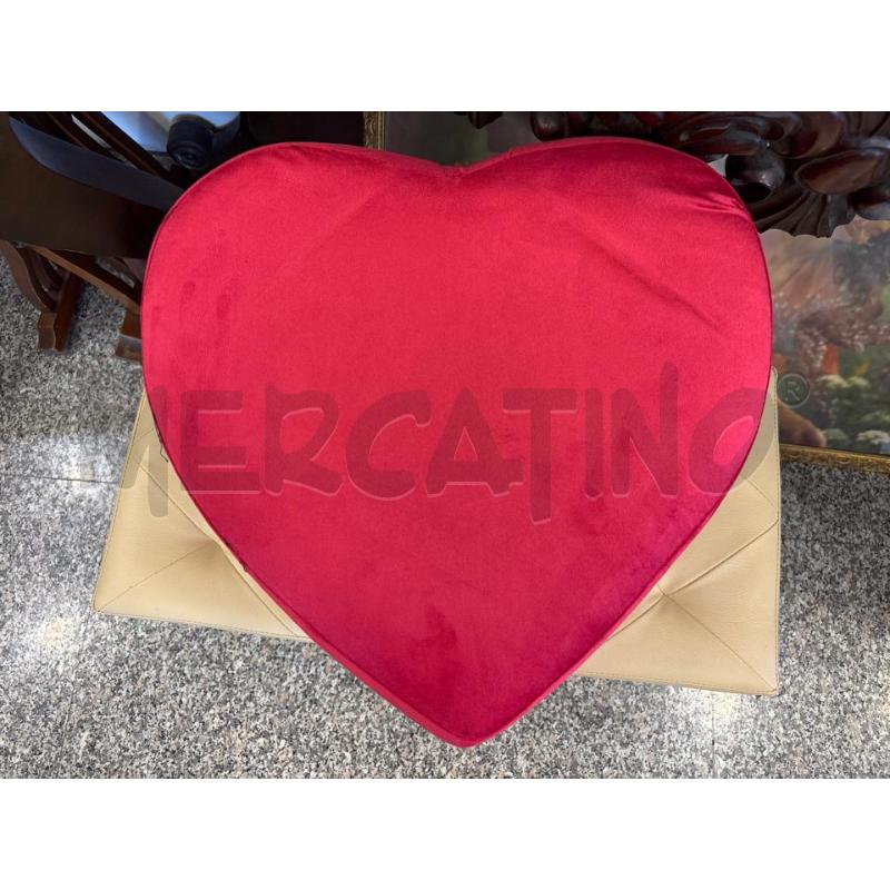 POUF CUORE ROSSO | Mercatino dell'Usato Pomezia 3