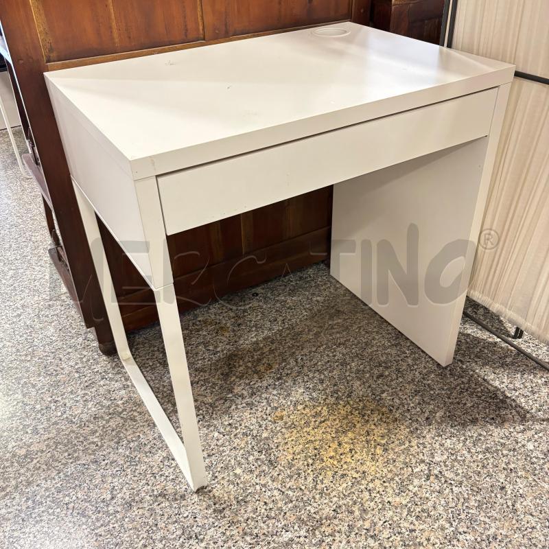 SCRIVANIA BIANCA IKEA | Mercatino dell'Usato Pomezia 1