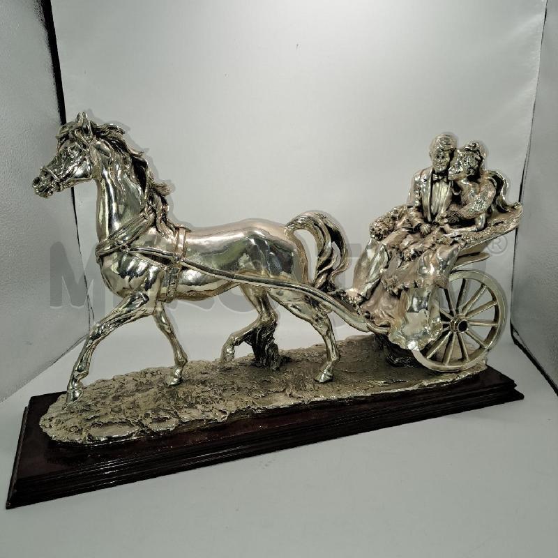 SCULTURA COPPIA SU CARROZZA LAMINATA  | Mercatino dell'Usato Pomezia 1