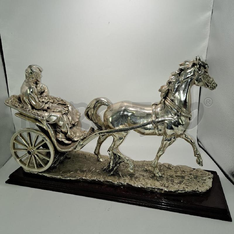 SCULTURA COPPIA SU CARROZZA LAMINATA  | Mercatino dell'Usato Pomezia 2