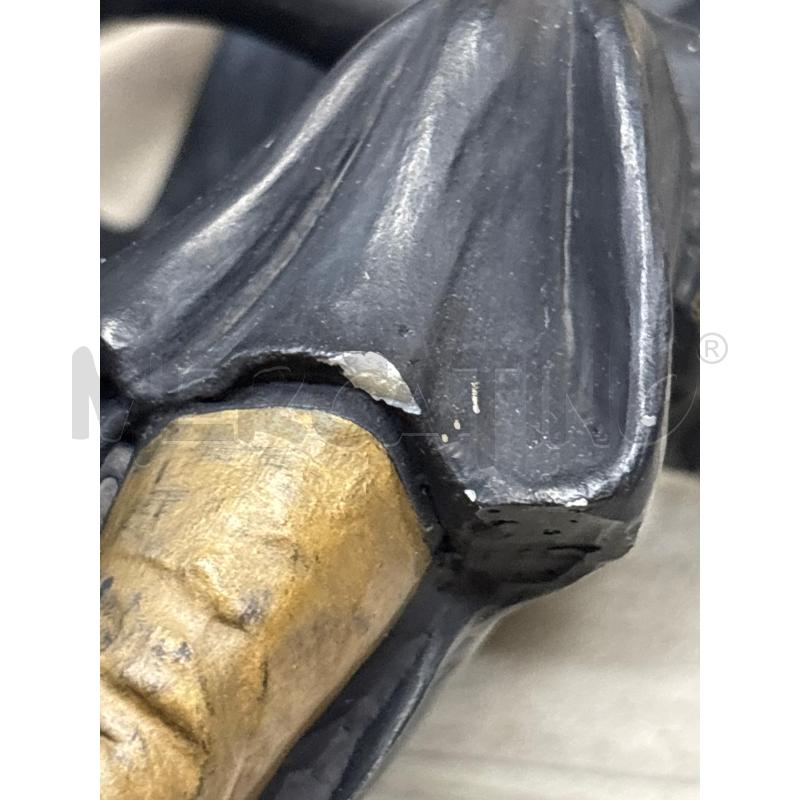 SCULTURA DONNA ACCOVACCIATA CON BORSA BASE MARMO | Mercatino dell'Usato Pomezia 5