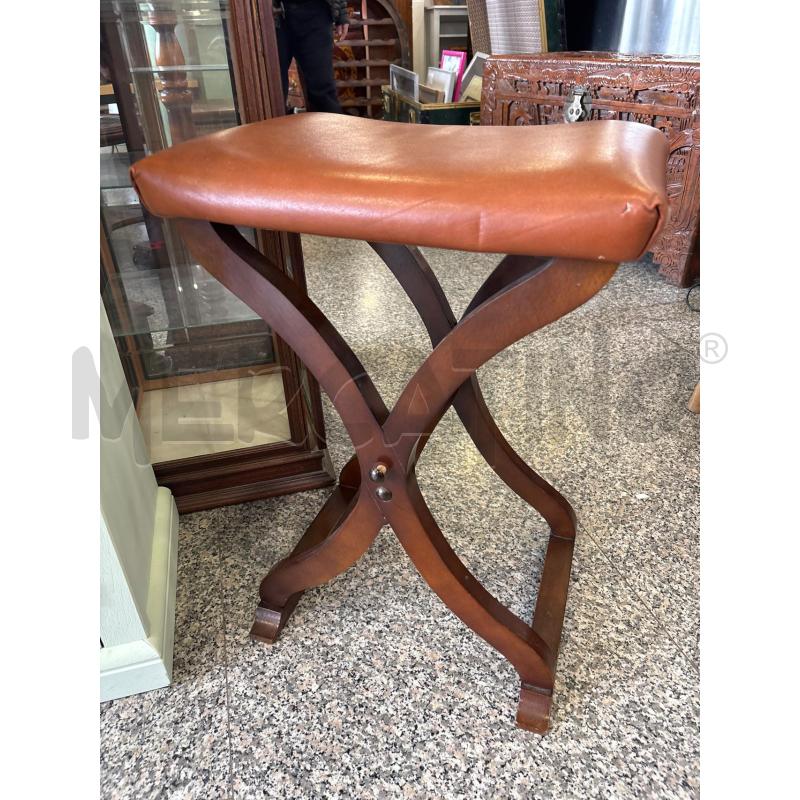 SGABELLO PELLE LEGNO | Mercatino dell'Usato Pomezia 1