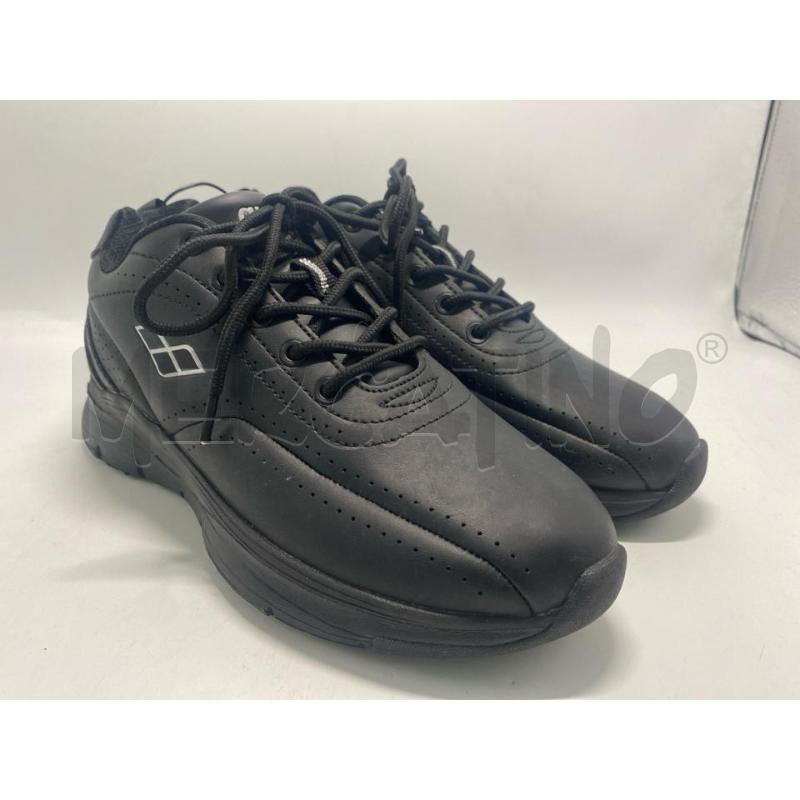 SNEAKERS DONNA ARENA SIMILPELLE TOTAL BLACK SOLETTA ZEBRATA | Mercatino dell'Usato Pomezia 1