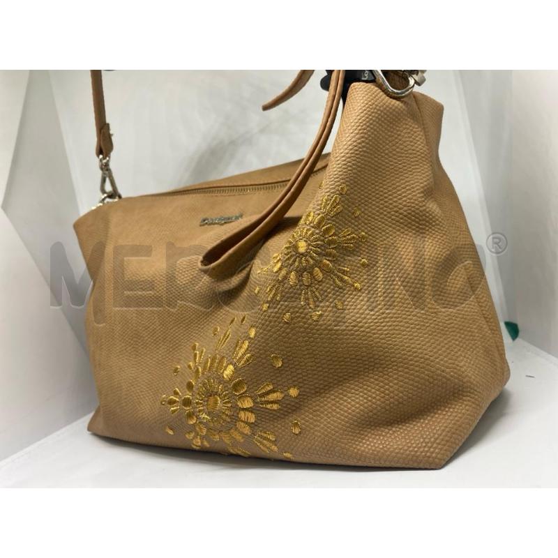 TRACOLLA DONNA DESIGUAL BEIGE RICAMI DORATI | Mercatino dell'Usato Pomezia 2