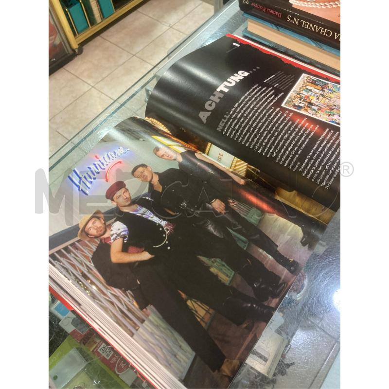U2 REVOLUTION LIBRO ILLUSTRATO IL CASTELLO | Mercatino dell'Usato Pomezia 3
