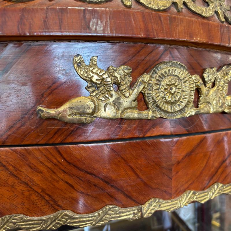 VETRINA BOMBATA INTARSI DECORI DORATI | Mercatino dell'Usato Pomezia 2