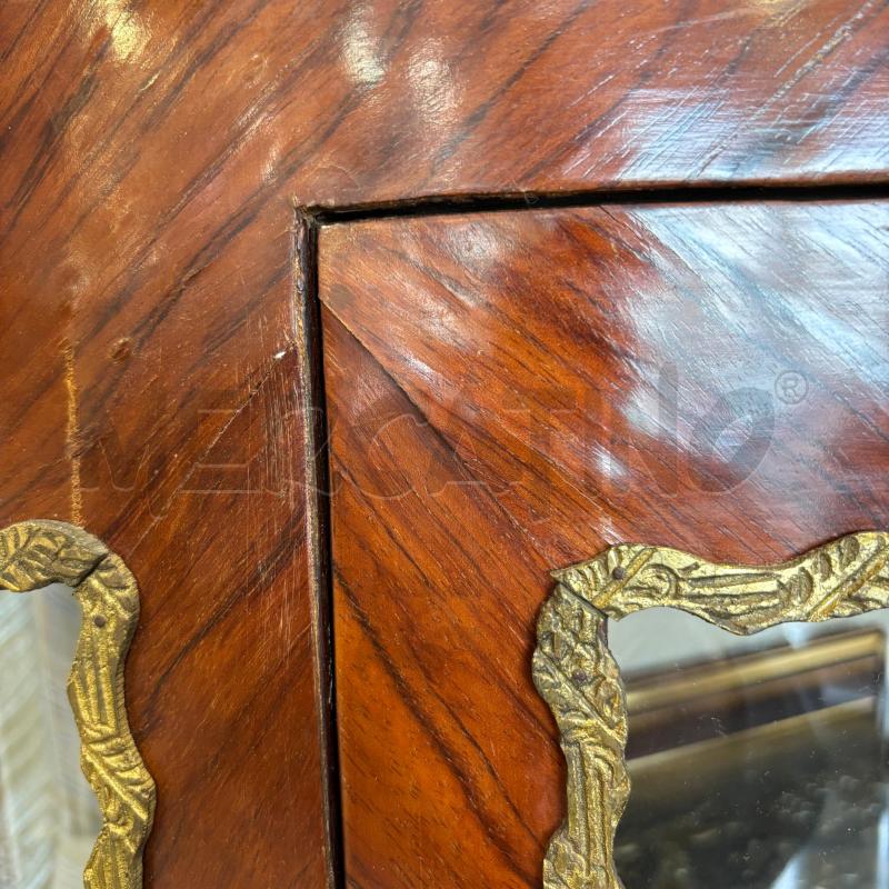 VETRINA BOMBATA INTARSI DECORI DORATI | Mercatino dell'Usato Pomezia 3