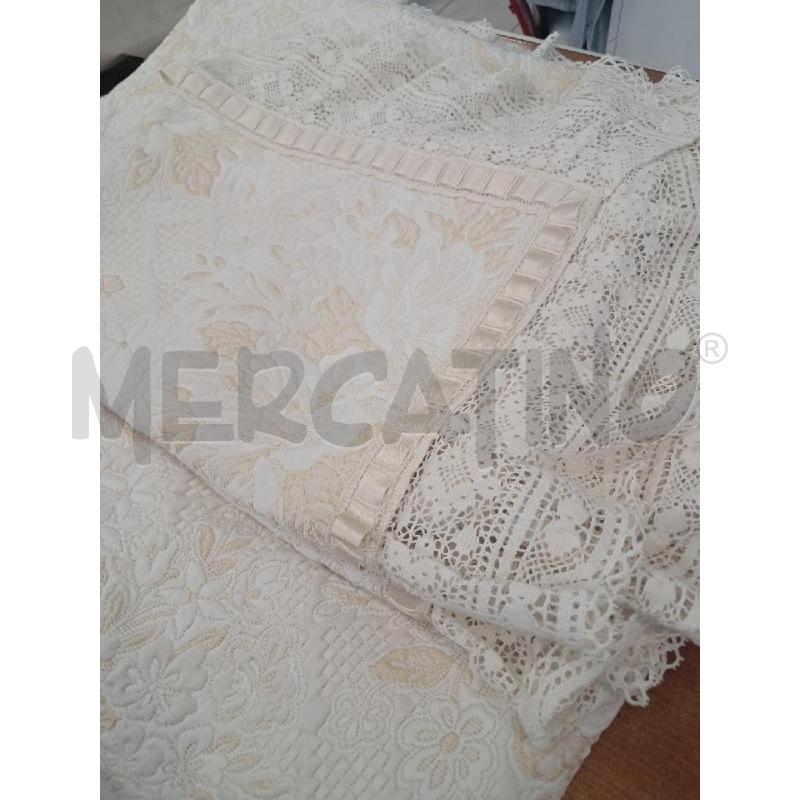 COPRILETTO E FEDERE TESSUTO DAMASCATO CON MERLETTO TESSILE  | Mercatino dell'Usato Bellizzi 1