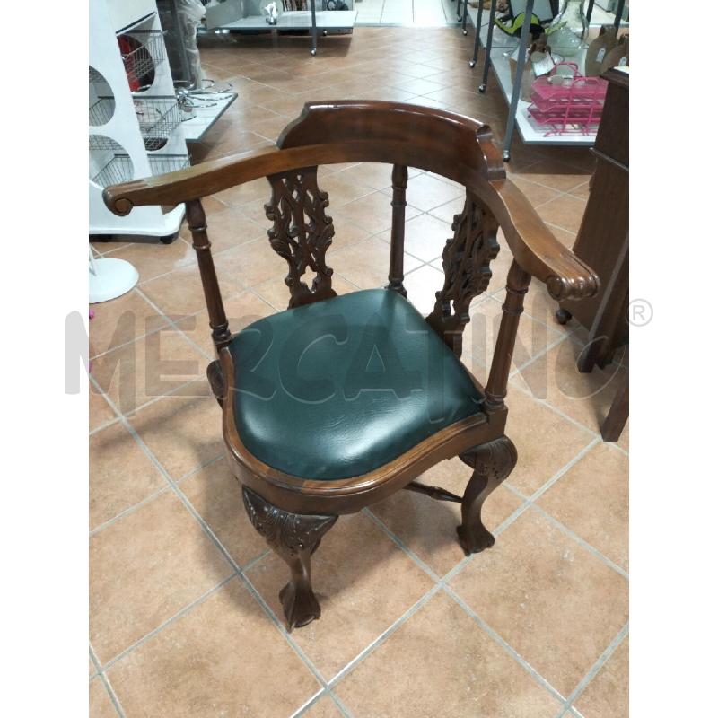 POLTRONCINA ANGOLARE AUBERT IN PELLE VERDE | Mercatino dell'Usato Bellizzi 1