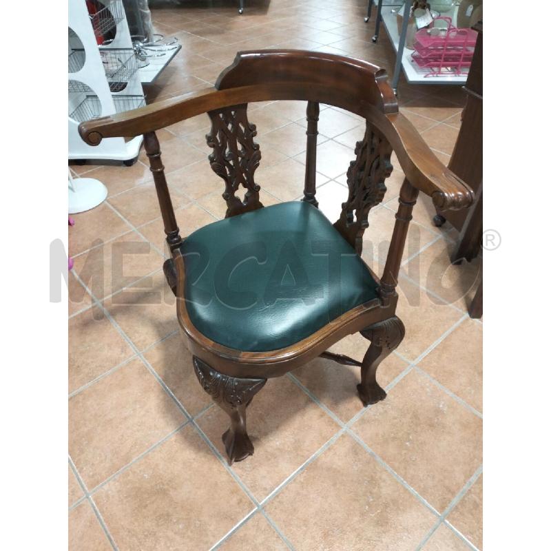 POLTRONCINA ANGOLARE AUBERT IN PELLE VERDE | Mercatino dell'Usato Bellizzi 1