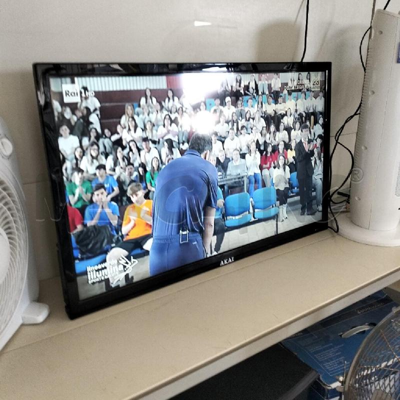 TELEVISORE AKAI DA PARETE | Mercatino dell'Usato Bellizzi 1