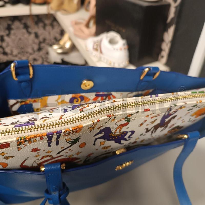 BORSA DONNA PIERO GUIDI BLU ELETTRICO POCHETTE LOGGATA BIANCA | Mercatino dell'Usato Cava de tirreni 3