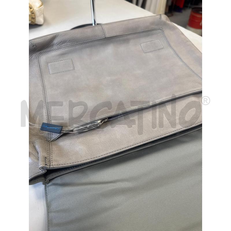 BORSA PIQUADRO VIBE MESSENGER NUOVA GREY CON TRACOLLA | Mercatino dell'Usato Cava de tirreni 3