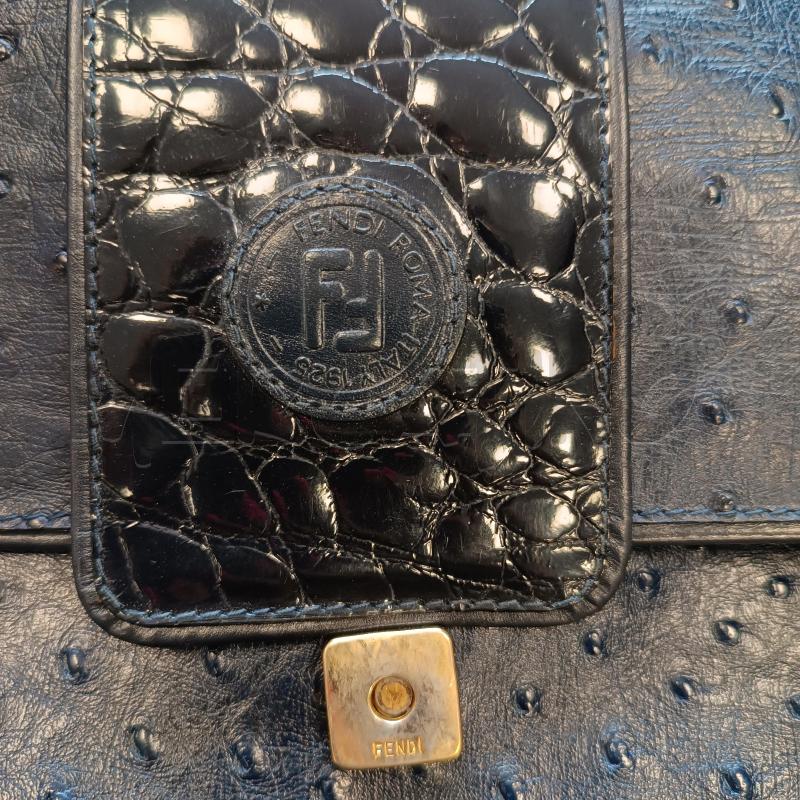 CARTELLA FENDI BLU MARTELLATA + TRACOLLA | Mercatino dell'Usato Cava de tirreni 3