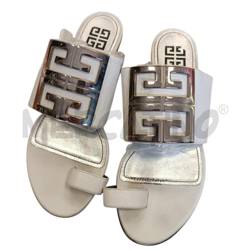 SANDALI DONNA GIVENCHY BIANCHE APPLICAZIONE LOGO ACCIAIO | Mercatino dell'Usato Cava de tirreni 1