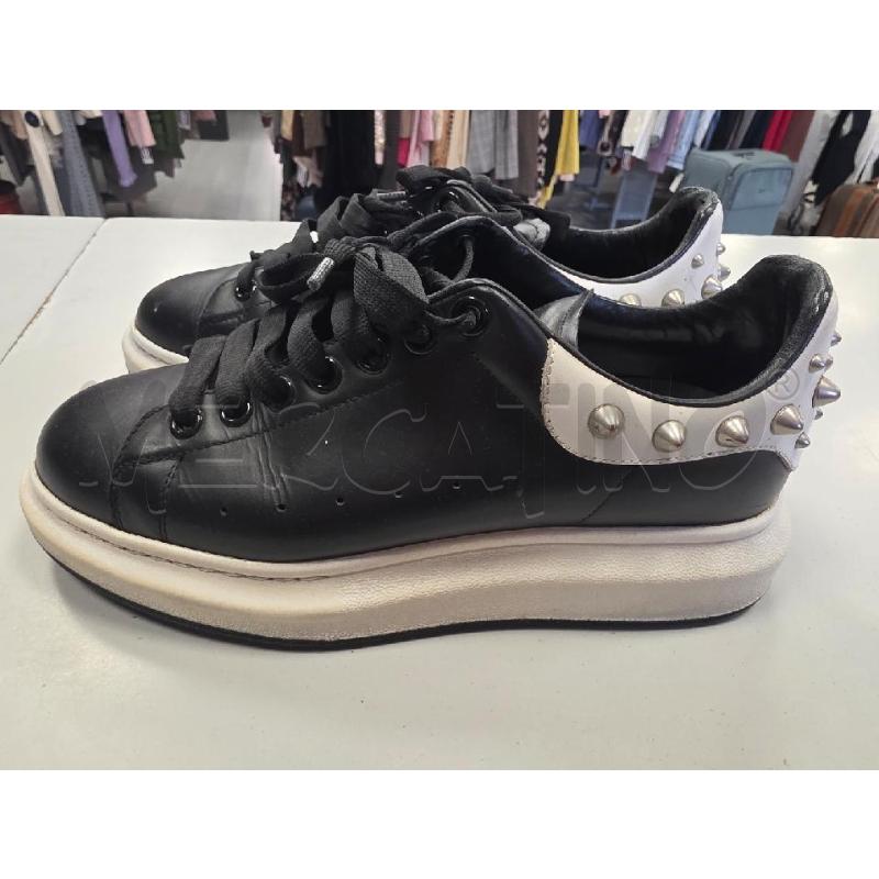 SCARPE UOMO ALEXANDERMQUEEN NERE BORCHIE DIETRO | Mercatino dell'Usato Cava de tirreni 2
