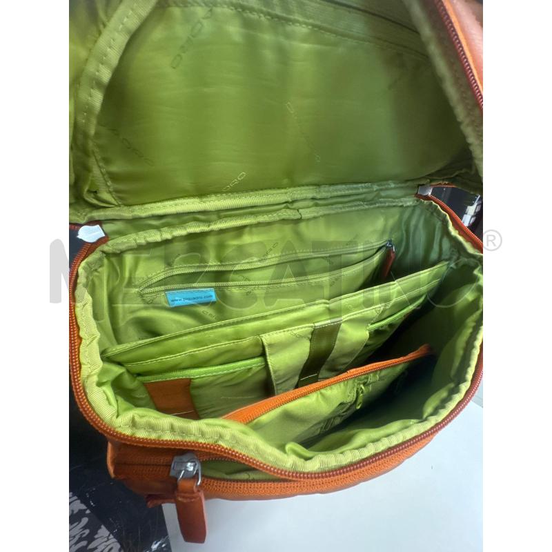 ZAINO PIQUADRO ARANCIONE INSERTI IN PELLE INTERNO VERDE | Mercatino dell'Usato Cava de tirreni 5