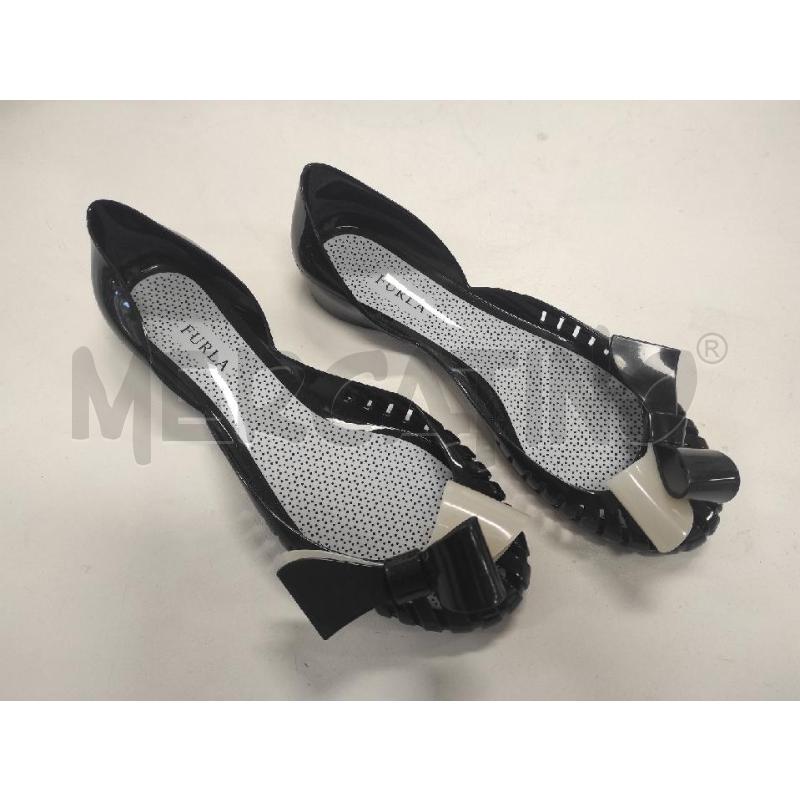 BALLERINA FURLA NERE TRAFORATE CON FIOCCO BIANCO E NERO | Mercatino dell'Usato Salerno torrione 2