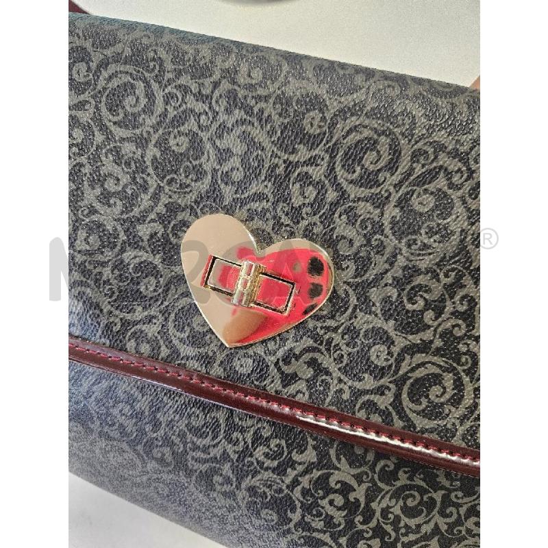BORSA DONNA MELLUSO GRIGIA CON CHIUSURA A CUORE  | Mercatino dell'Usato Salerno torrione 3