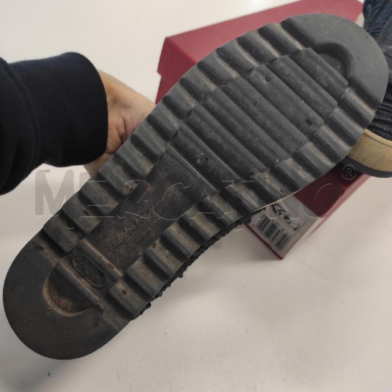 MOCASSINI UOMO FERRAGAMO BLU TELA CON NAPPINE TG. 7.5 | Mercatino dell'Usato Salerno torrione 4