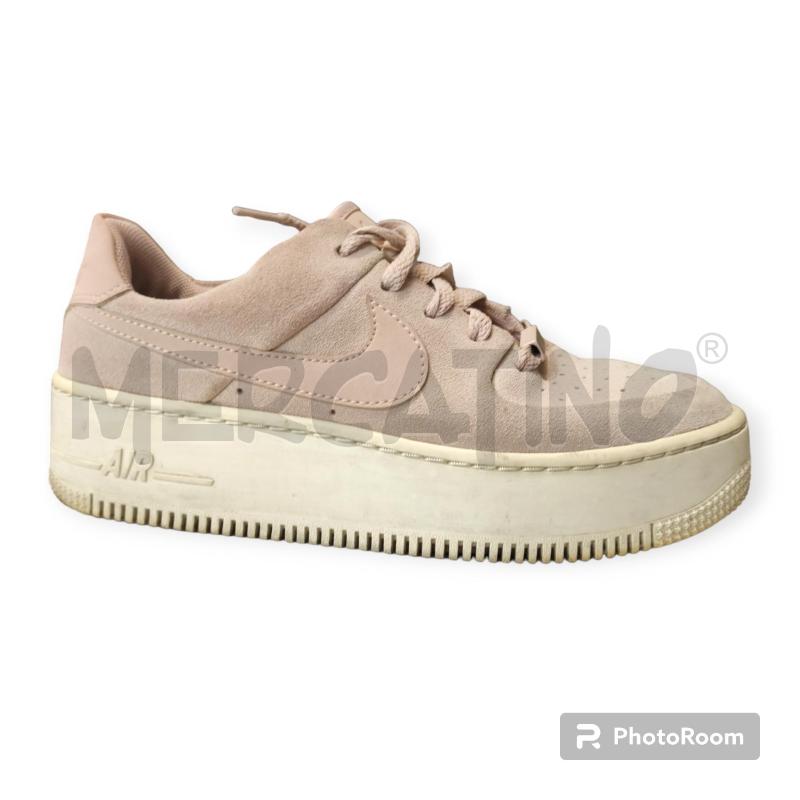 SNEAKERS DONNA NIKE AF1 SCAMOSCIATE TG. 37.5 | Mercatino dell'Usato Salerno torrione 1