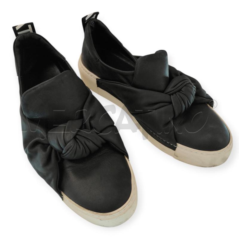 SNEAKERS DONNA VIC MATIE NERE CON FIOCCO TG. 40 | Mercatino dell'Usato Salerno torrione 1