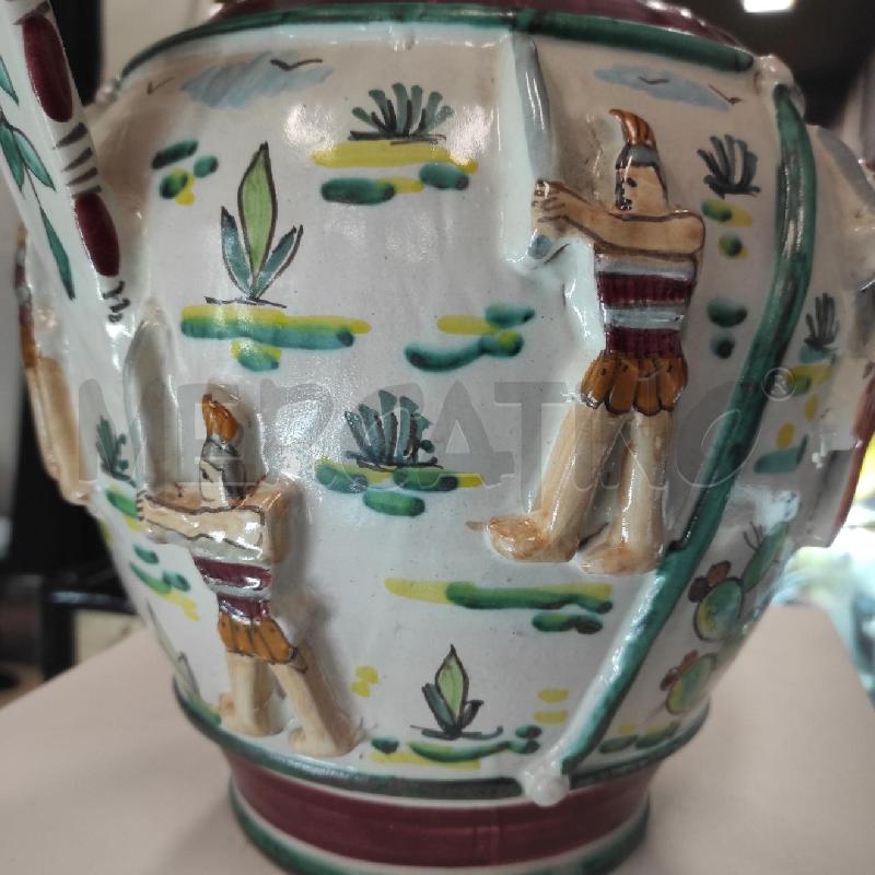 VASO LANDI VIETRI CON PERSONAGGI IN RILIEVO  | Mercatino dell'Usato Salerno torrione 2