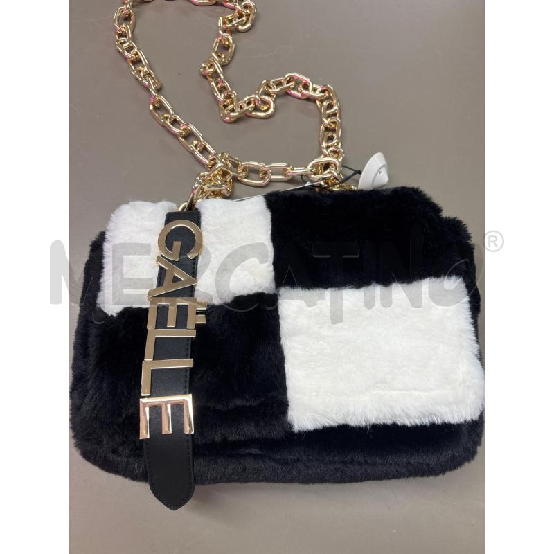 BORSA DONNA GAELLE NERA BIANCA PELUCHE CATENA DORATA | Mercatino dell'Usato Salerno 1