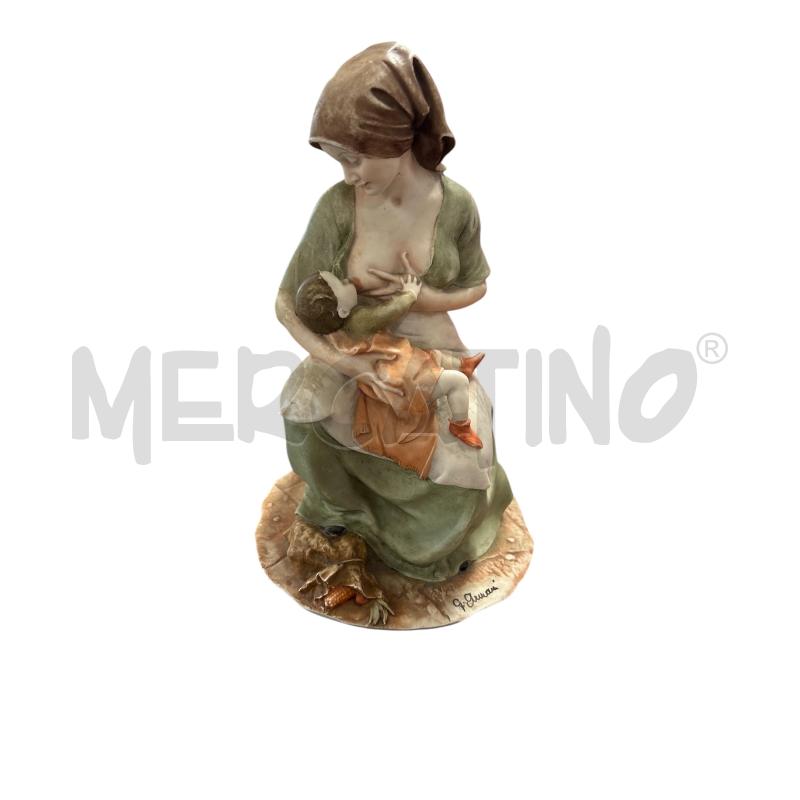STATUA ARMANI DONNA CON BAMBINO AL SENO | Mercatino dell'Usato Salerno 1