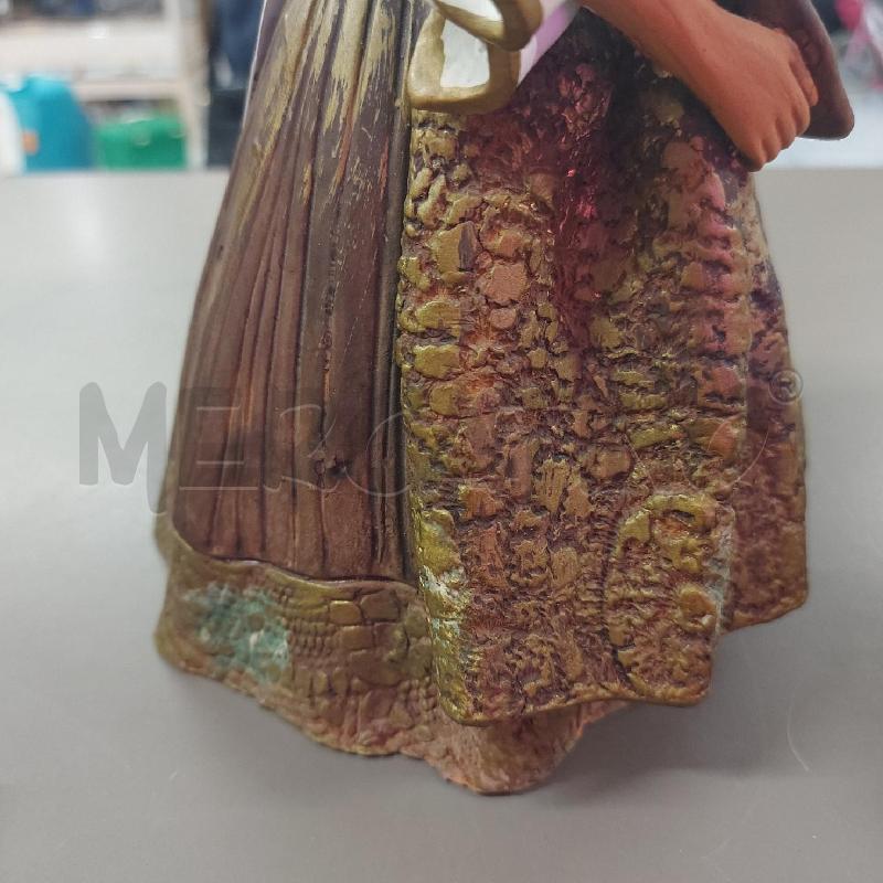STATUETTA DONNA SARDA CON PANARO | Mercatino dell'Usato Salerno 3