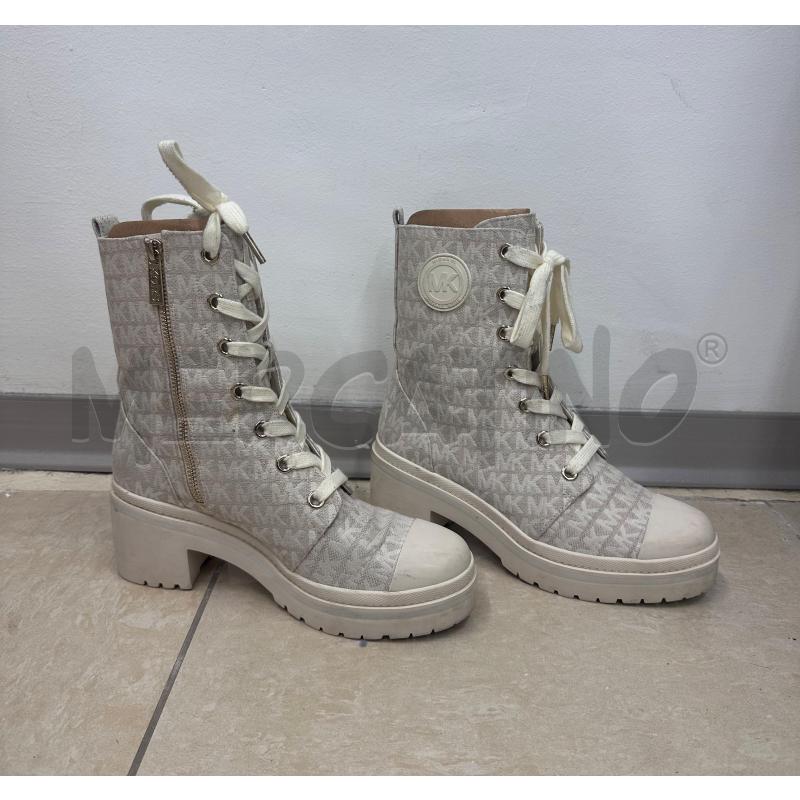 STIVALI DONNA MICHAEL KORS BEIGE SCRITTE  | Mercatino dell'Usato Salerno 1