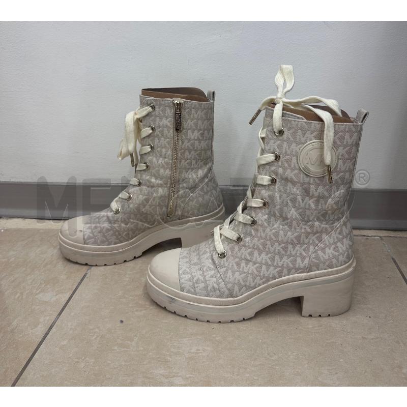 STIVALI DONNA MICHAEL KORS BEIGE SCRITTE  | Mercatino dell'Usato Salerno 3