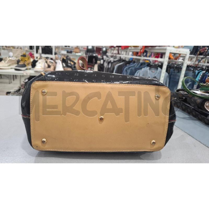 BORSA DONNA ARCADIA NERA VERNICE MANICI BEIGE | Mercatino dell'Usato Salerno fratte 3
