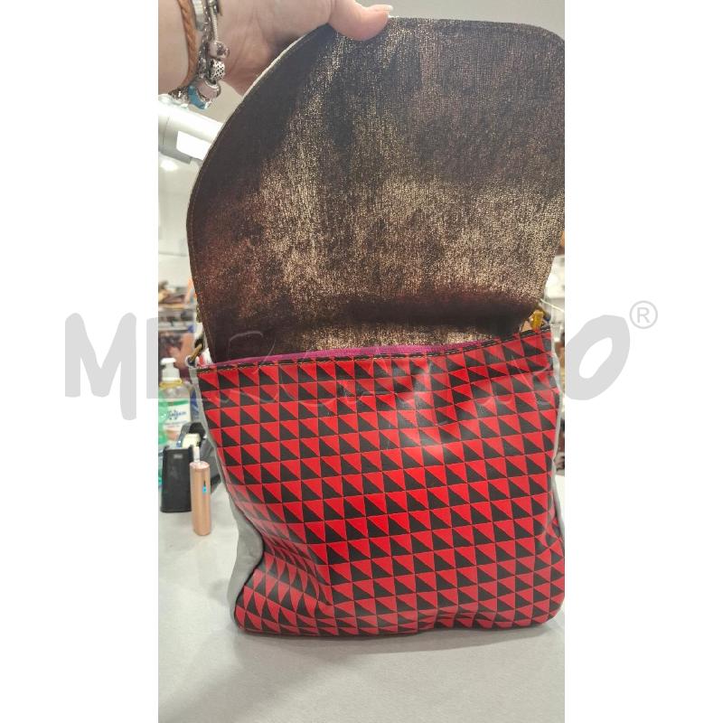 BORSA DONNA EBARRITO PELLE MULTICOLOR DESIGN SPORT. MOTIVO GEOM. ROSSO/NERO | Mercatino dell'Usato Salerno fratte 3