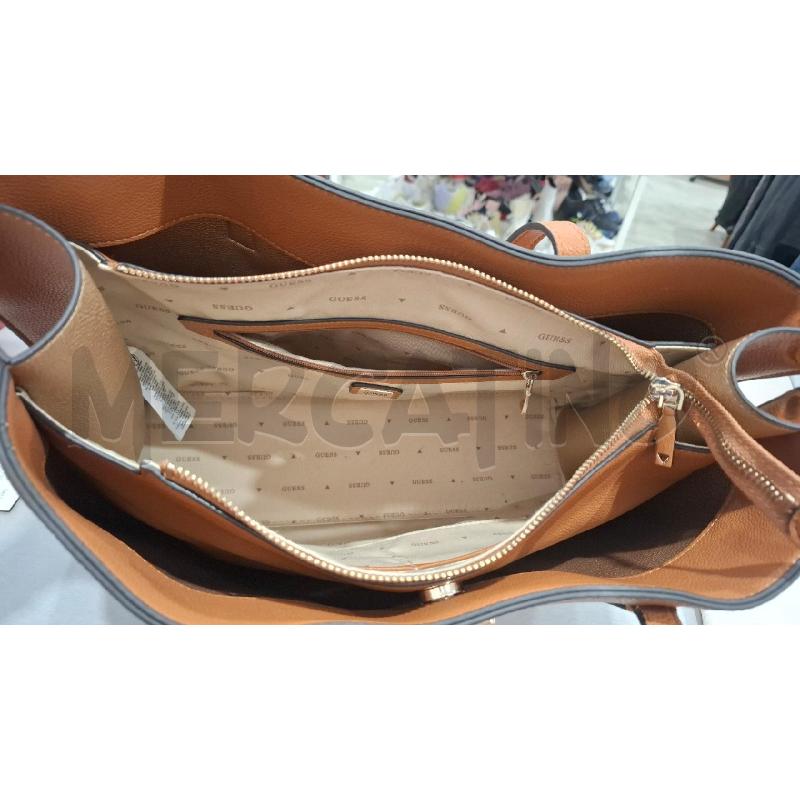 BORSA DONNA GUESS DONNA MERIDIAN TOTE MARRONE COME NUOVA | Mercatino dell'Usato Salerno fratte 3