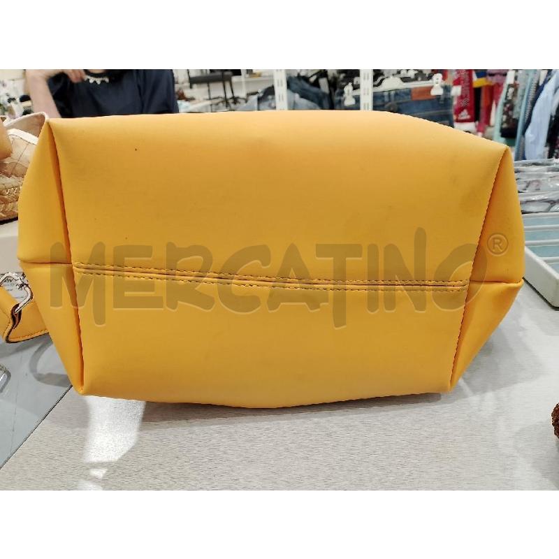 BORSA DONNA OBAG GIALLA CON TRACOLLA | Mercatino dell'Usato Salerno fratte 3