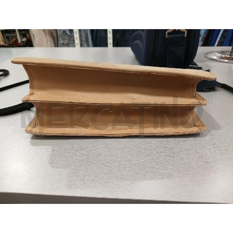 BORSETTA DONNA VINTAGE BEIGE SCAMOSCIATA LAVORAZIONE PLISSE' | Mercatino dell'Usato Salerno fratte 3
