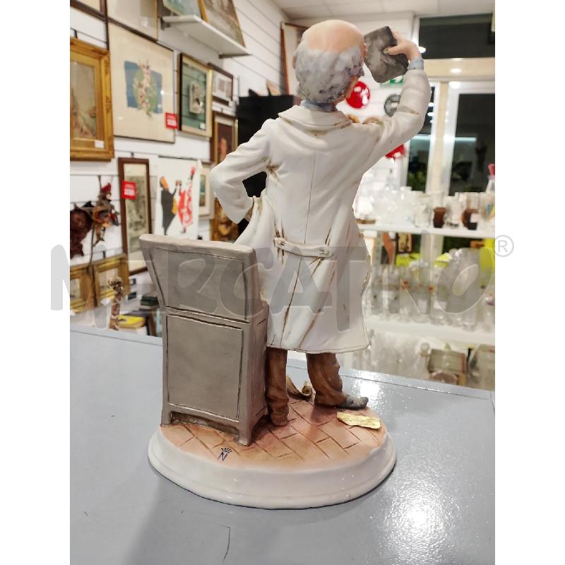 CAPODIMONTE RADIOLOGO STATUA PORCELLANA H 24 CM | Mercatino dell'Usato Salerno fratte 2