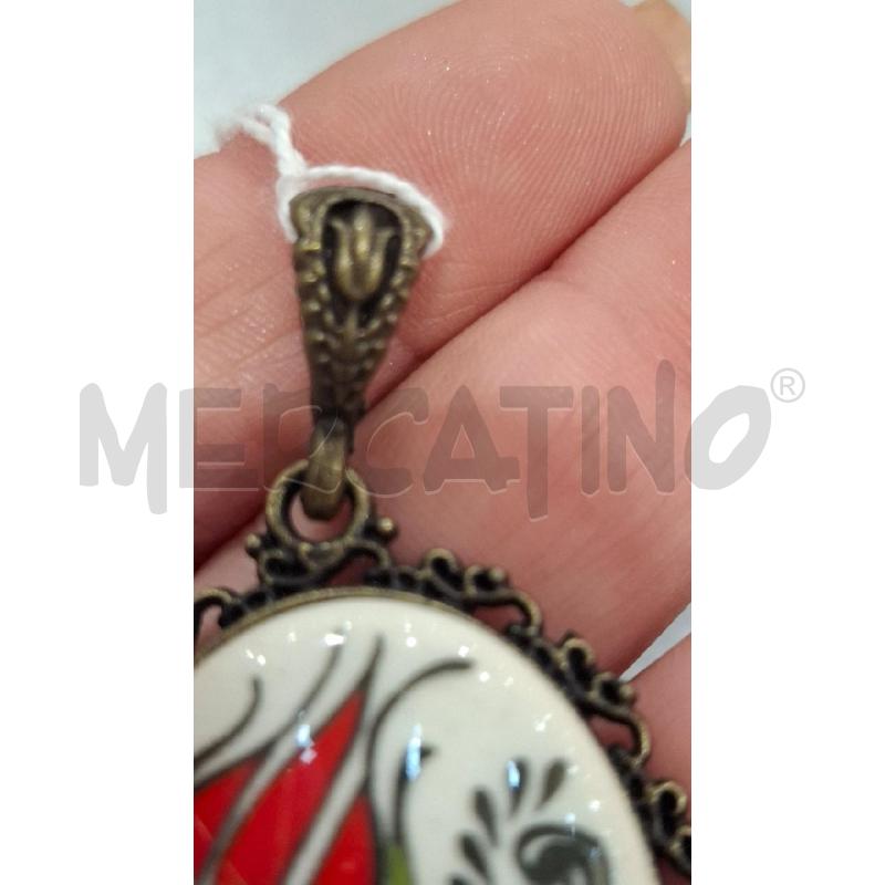 CIONDOLO VINTAGE PICCOLO OVALE BIANCO  CON FIORI  | Mercatino dell'Usato Salerno fratte 4