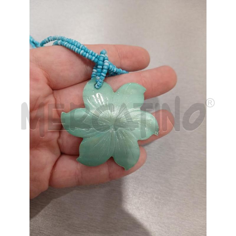 COLLANA CIONDOLO VERDE FIORE CON PERLINE AZZURRE E | Mercatino dell'Usato Salerno fratte 2