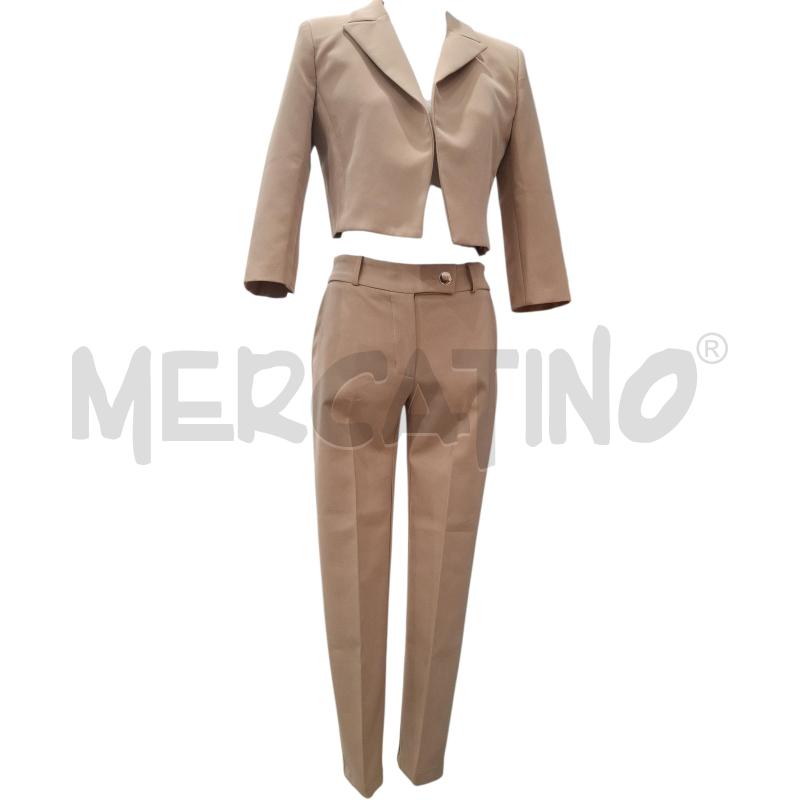 COMPLETO DONNA RINASCIMENTO BEIGE PANTALONE E GIACCA | Mercatino dell'Usato Salerno fratte 1