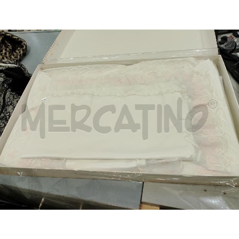 COMPLETO LETTO RIFINITO IN SETA BIANCO FIORELLINI ROSA | Mercatino dell'Usato Salerno fratte 3