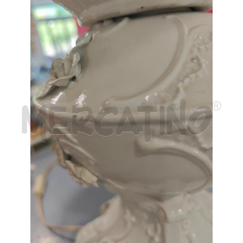 LAMPADA PORCELLNA 80CM BIANCA CON FIORI  | Mercatino dell'Usato Salerno fratte 2