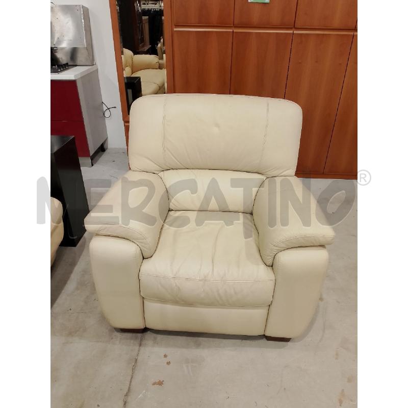 POLTRONA IN PELLE COLOR PANNA  | Mercatino dell'Usato Salerno fratte 2
