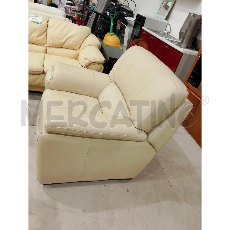 POLTRONA IN PELLE COLOR PANNA  | Mercatino dell'Usato Salerno fratte 3